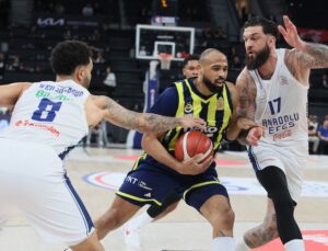 FENERBAHÇE BEKO DERBİDE FARKLI