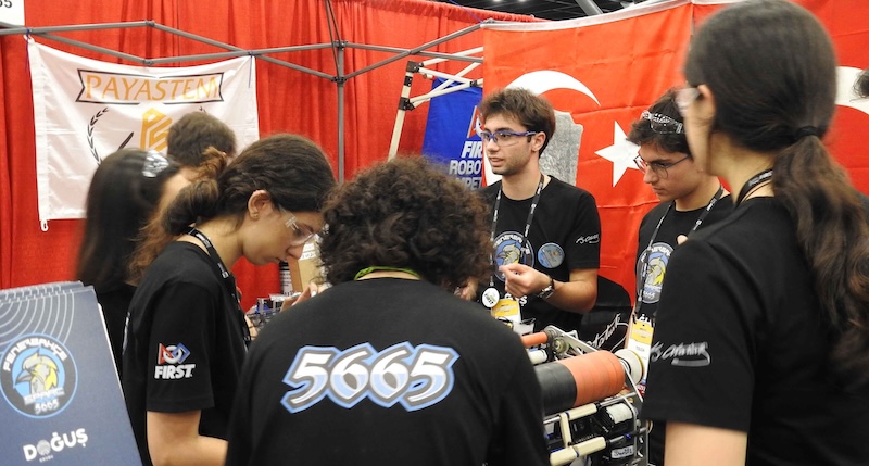 Fenerbahçe Doğuş SPARC Robotik Takımından Tarihi Başarı