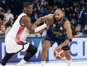 FENERBAHÇE LİGE YENİLGİYLE BAŞLADI