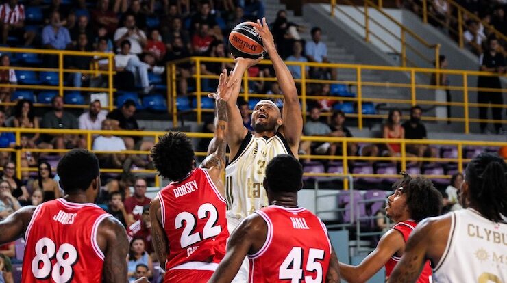 FENERBAHÇE SON ÇEYREKTE YIKILDI