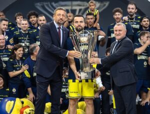 FENERBAHÇE TARFİN KUPAYI KALDIRDI