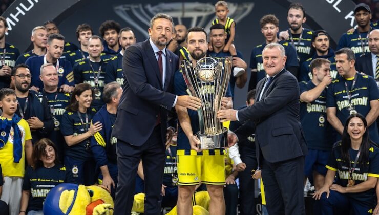 FENERBAHÇE TARFİN KUPAYI KALDIRDI
