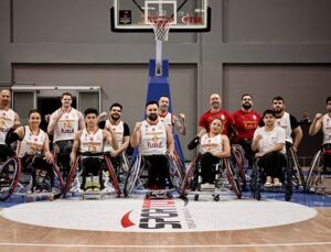 Galatasaray Fuzul Liderliğini Sürdürdü