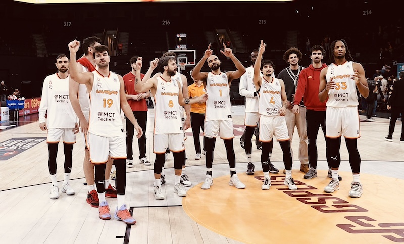GALATASARAY GÖZÜNÜ YARI FİNALE DİKTİ