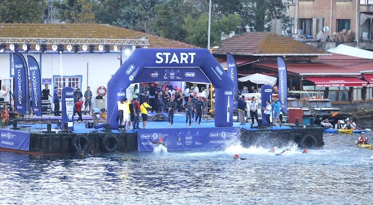İstanbul Boğazı’nda Triatlon Heyecanı