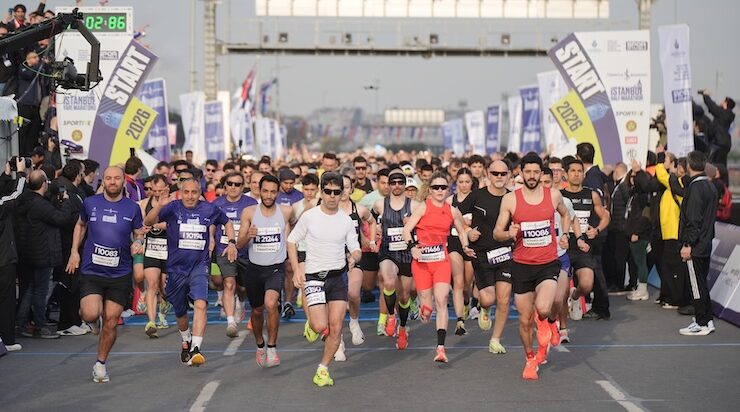 İSTANBUL YARI MARATONU’NA İKİZLER DAMGASI