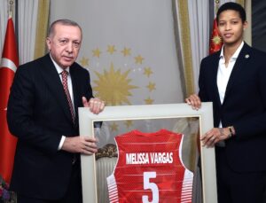 MELİSSA VARGAS TÜRK VATANDAŞI OLDU