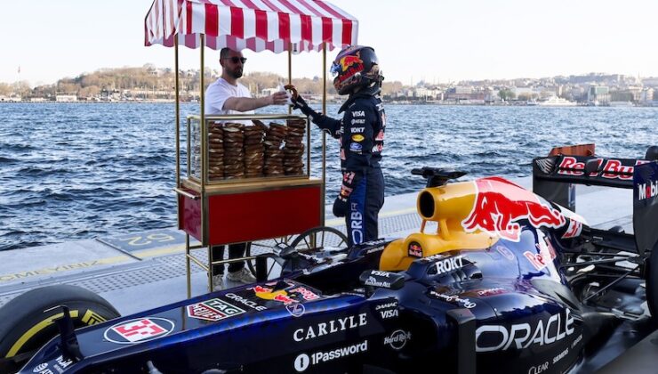 Oracle Red Bull Racing Aracı İstanbul Sokaklarında