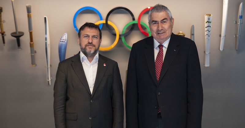 Prof. Dr. Uğur Erdener’den TMOK Başkanı Çakır’a Tebrik Ziyareti