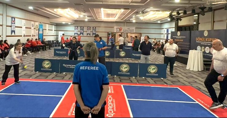 SINIRLARI KALDIRAN SPOR DALI PICK-PONG