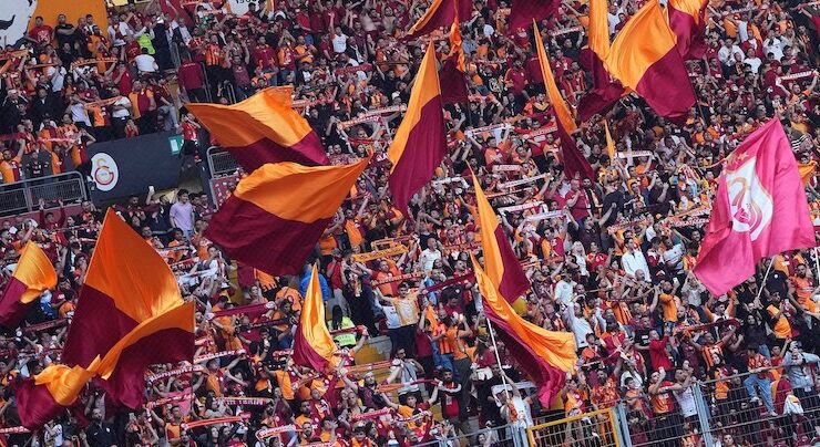 TRİBÜNDE YENİ DÖNEM!