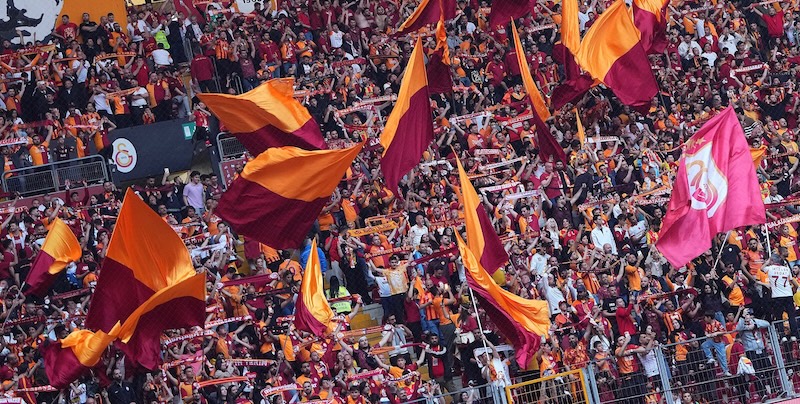 TRİBÜNDE YENİ DÖNEM!