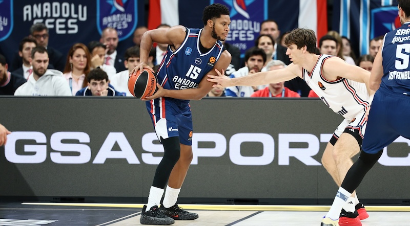 ANADOLU EFES EVİNDE YIKILDI