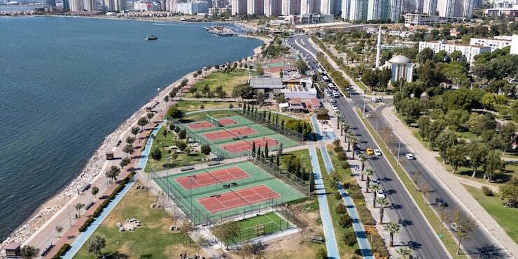 Bostanlı’ya 2 Yeni Padel Kortu