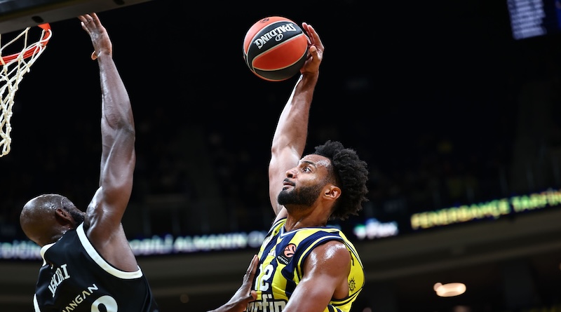 FENERBAHÇE’DEN BLOK REKORLU ZAFER