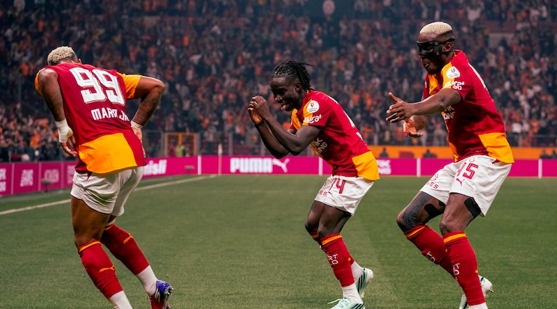 GALATASARAY GÜLE OYNAYA KAZANDI